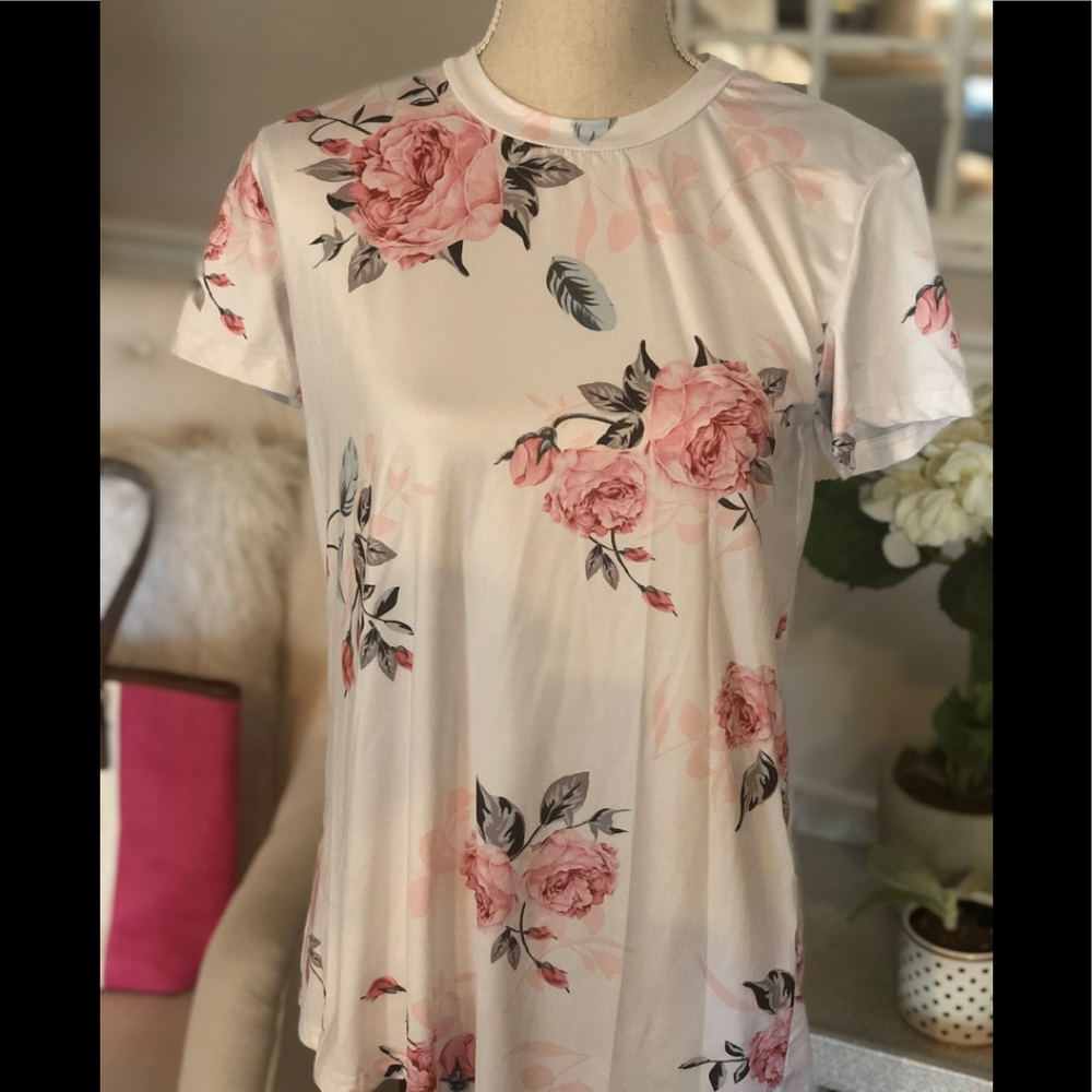 ❤️SALE~  White Rose Top